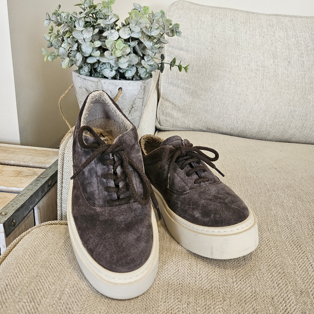 Brand new Aquatalia shoes 7M